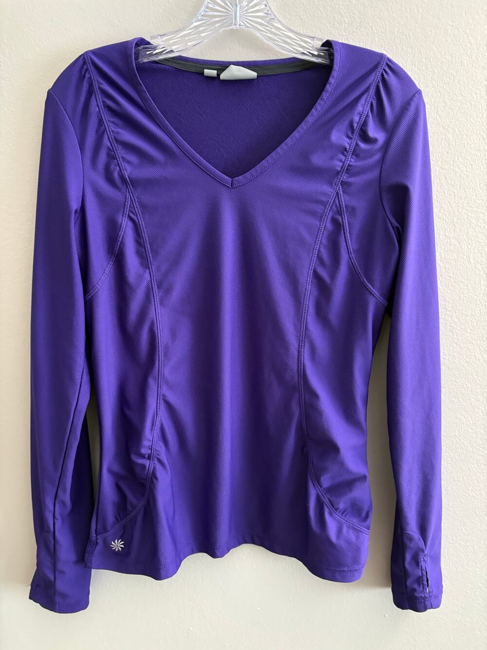 Athleta purple long-sleeve athletic top featuring a V-neck Size M